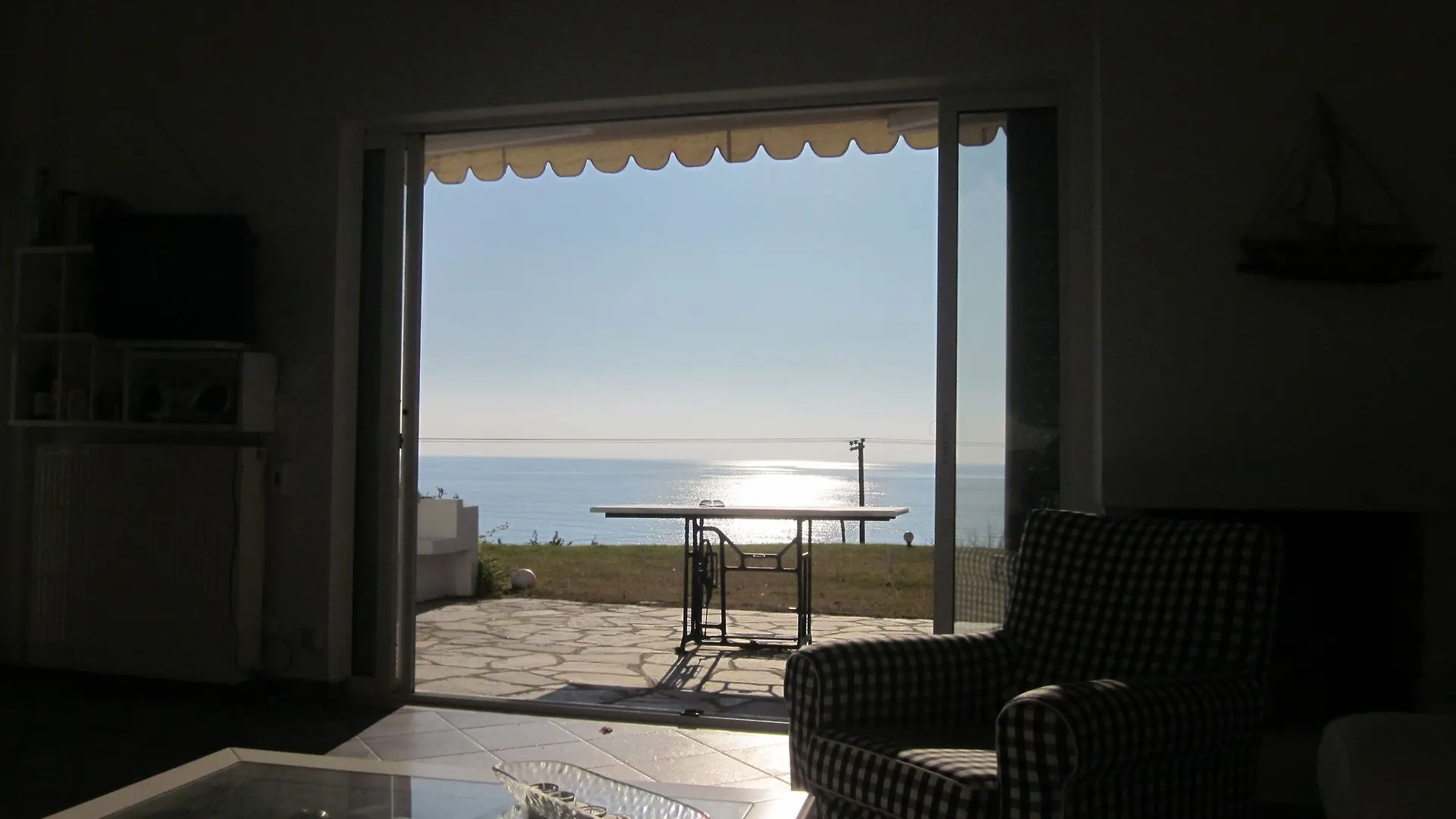 Beachside Villa Mola Kalyva
