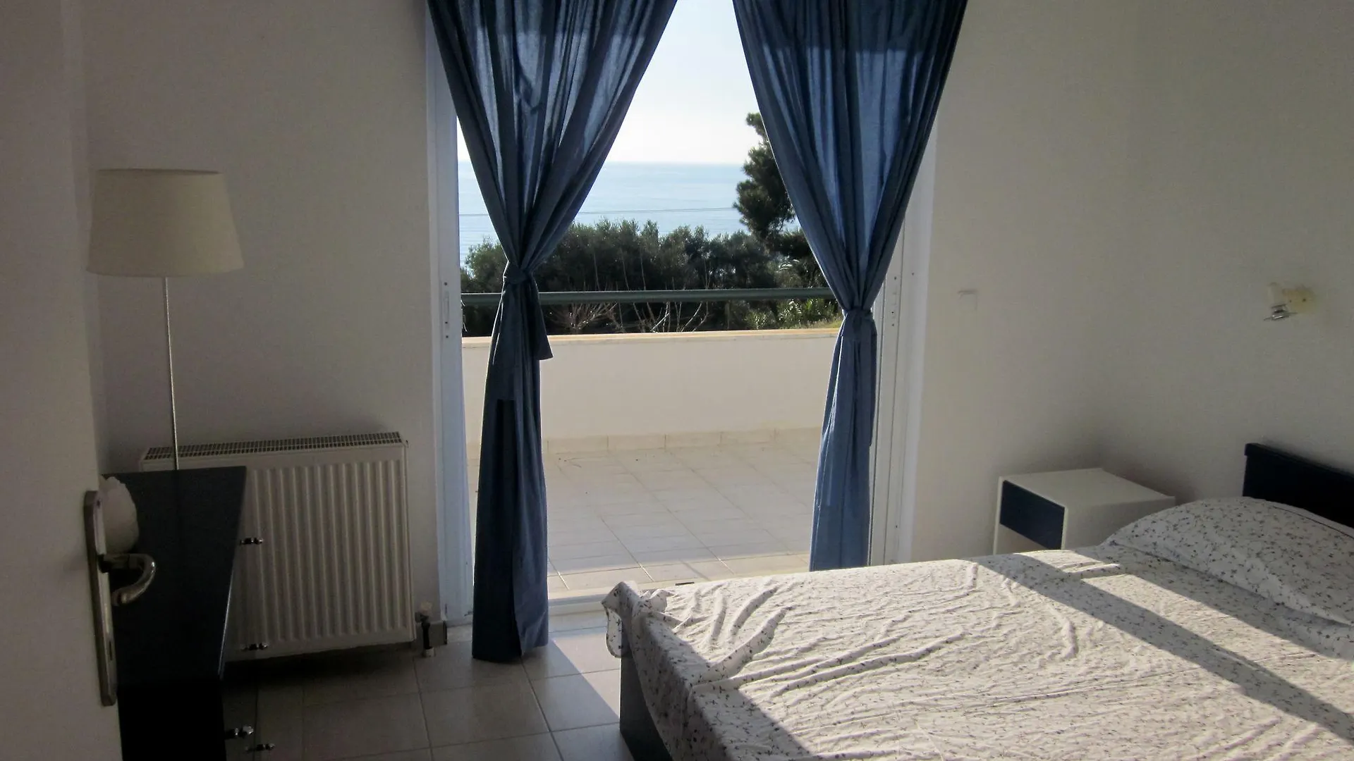 Beachside Villa Mola Kalyva